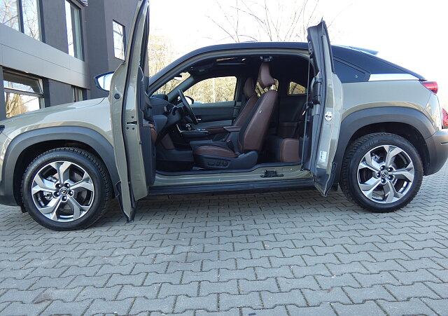 Mazda MX-30 - Kolor Multi-tone Zircon Sand, zdjęcie 7