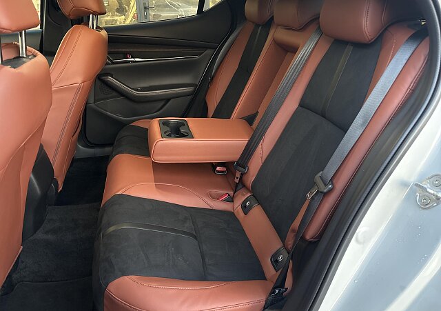 Mazda 3 - Kolor Ceramic Metalic, zdjęcie 9