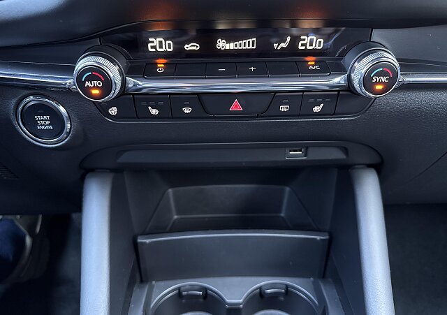 Mazda 3 - Kolor Jet Black, zdjęcie 13