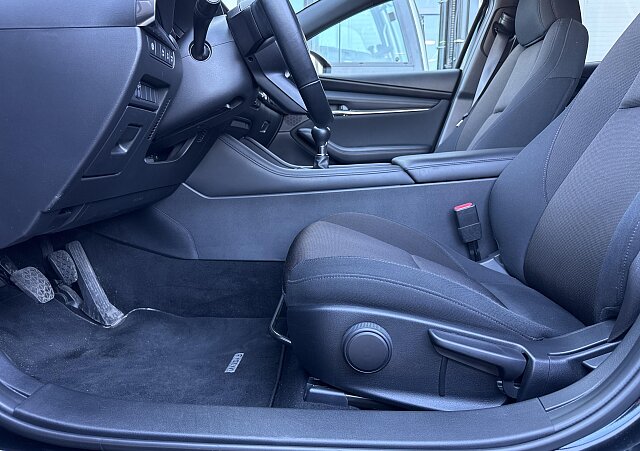 Mazda 3 - Kolor Jet Black, zdjęcie 7