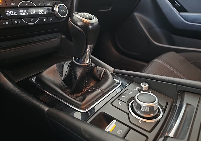 Mazda 3 - Kolor Machine Gray, zdjęcie 18