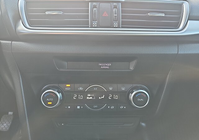 Mazda 3 - Kolor Snowflake White Pearl, zdjęcie 21