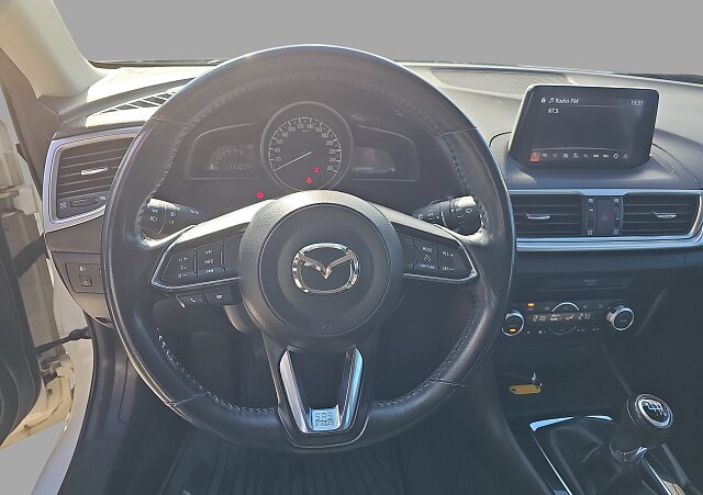 Mazda 3 - Kolor Snowflake White Pearl, zdjęcie 9