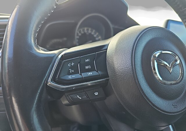 Mazda 3 - Kolor Snowflake White Pearl, zdjęcie 23