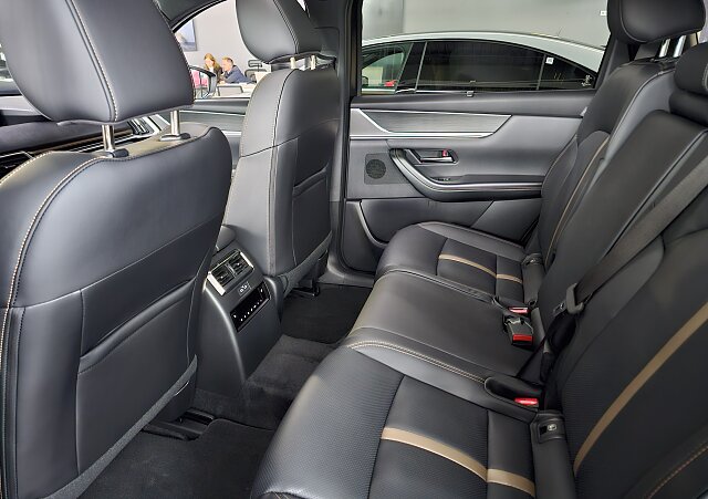 Mazda CX-80 - Kolor Artisan Red, zdjęcie 3