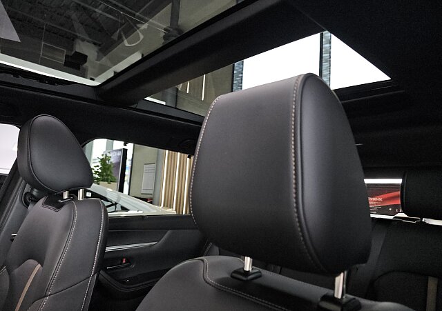 Mazda CX-80 - Kolor Artisan Red, zdjęcie 9