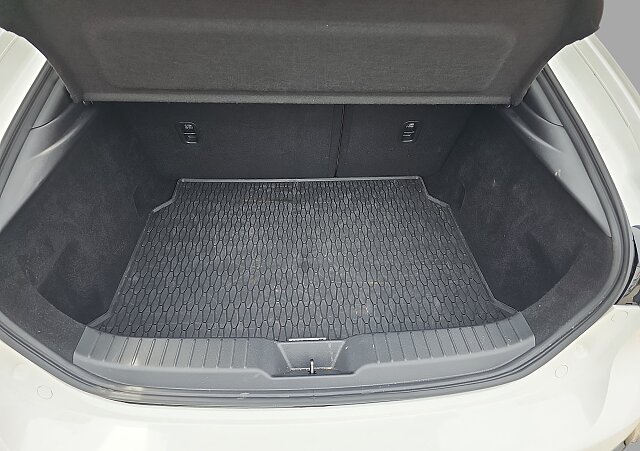 Mazda 3 - Kolor Snowflake White Pearl, zdjęcie 13