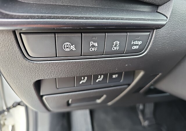 Mazda 3 - Kolor Snowflake White Pearl, zdjęcie 16