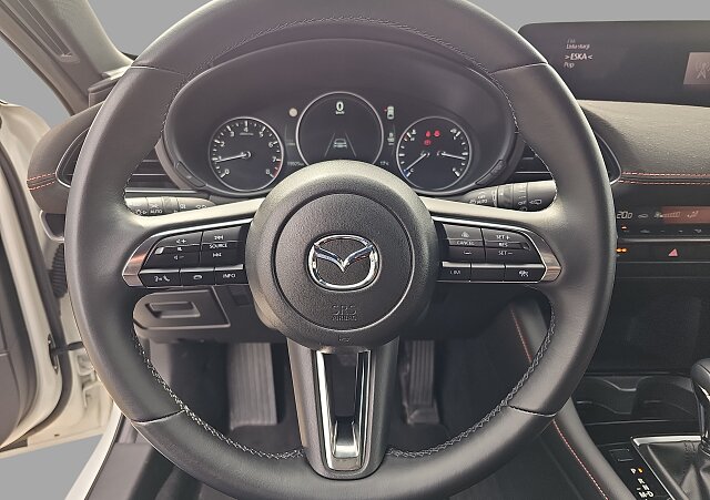 Mazda 3 - Kolor Snowflake White Pearl, zdjęcie 20