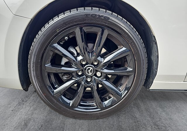 Mazda 3 - Kolor Snowflake White Pearl, zdjęcie 22