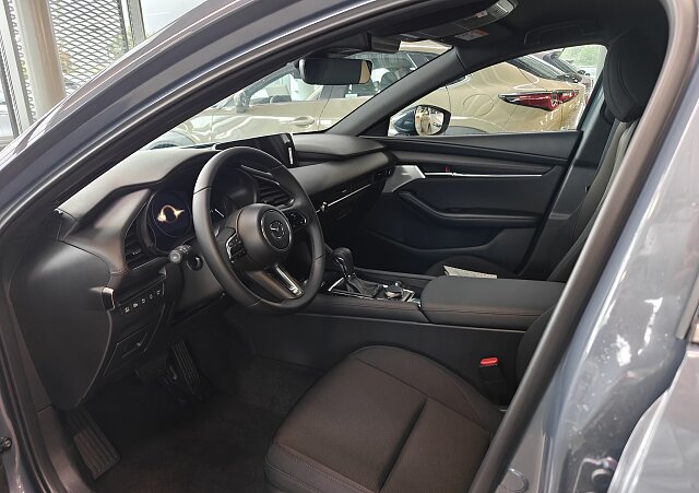 Mazda 3 - Kolor Polymetal Gray, zdjęcie 3