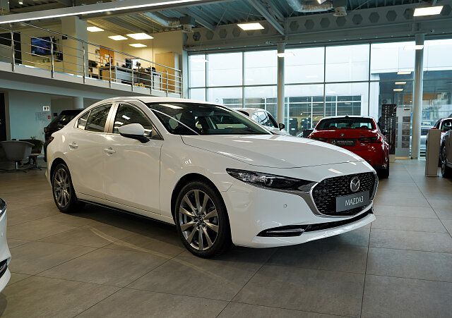 Mazda 3 - Kolor Snowflake White Pearl, zdjęcie 2