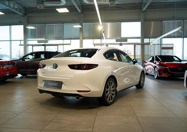 Mazda 3 - Kolor Snowflake White Pearl, zdjęcie 5