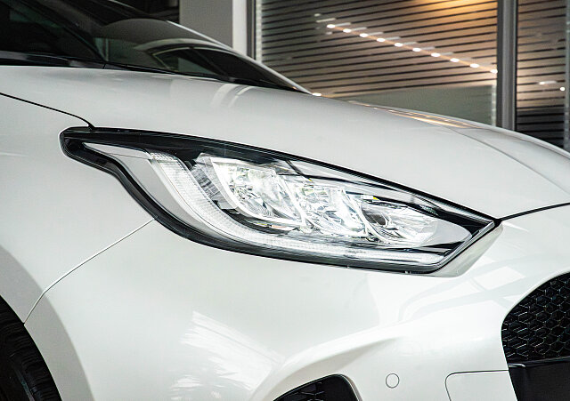 Mazda 2 Hybrid - Kolor Northern White Pearl, zdjęcie 4