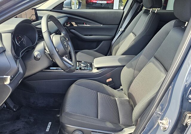 Mazda CX-30 - Kolor Polymetal Gray, zdjęcie 11