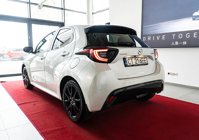Mazda 2 Hybrid - Kolor Northern White Pearl, zdjęcie 3