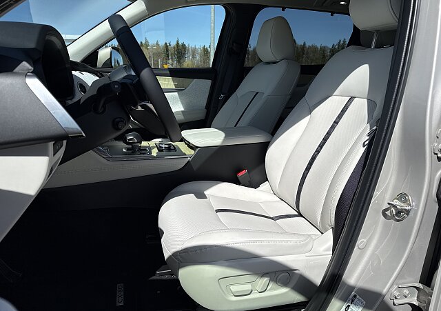 Mazda CX-80 - Kolor Platinum Quartz, zdjęcie 7