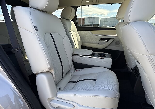 Mazda CX-80 - Kolor Platinum Quartz, zdjęcie 24