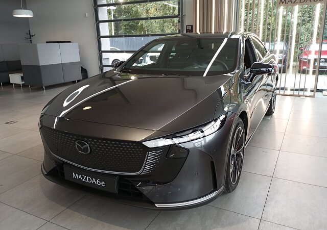 Mazda 6e - Kolor Machine Gray, zdjęcie 1
