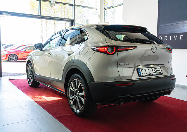Mazda CX-30 - Kolor Platinum Quartz, zdjęcie 4