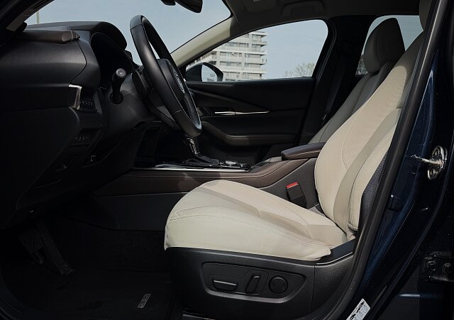 Mazda CX-30 - Kolor Deep Crystal Blue, zdjęcie 12