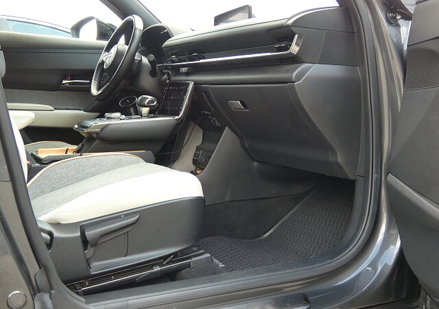 Mazda MX-30 - Kolor Machine Gray, zdjęcie 17