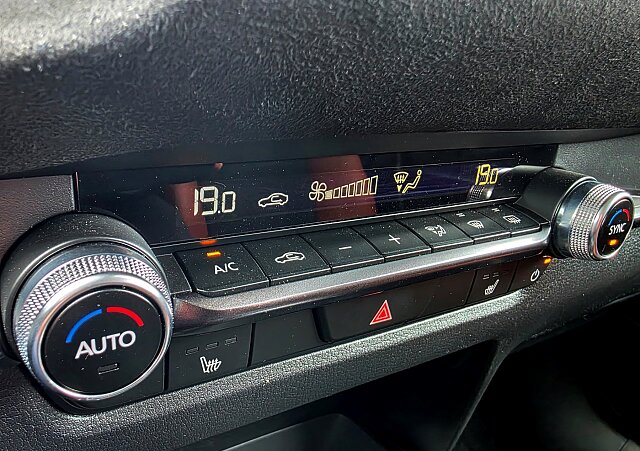 Mazda CX-30 - Kolor Ceramic Metalic, zdjęcie 14