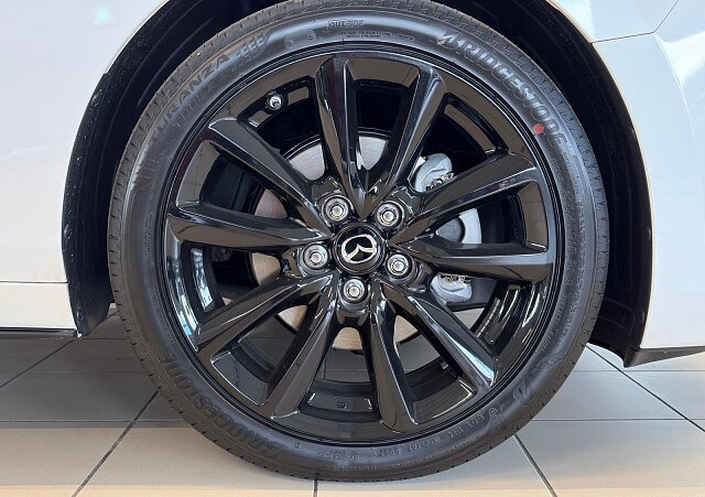 Mazda 3 - Kolor Snowflake White Pearl, zdjęcie 7