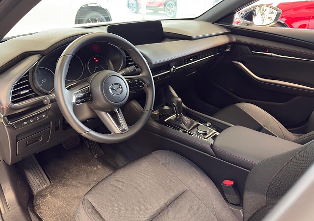 Mazda 3 - Kolor Snowflake White Pearl, zdjęcie 8