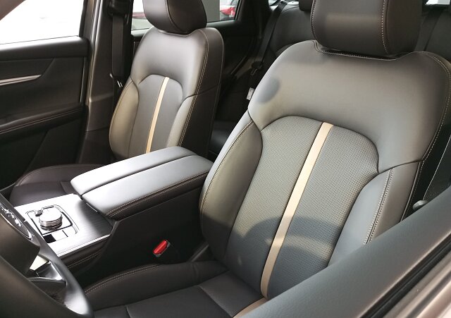 Mazda CX-60 - Kolor Platinum Quartz, zdjęcie 9