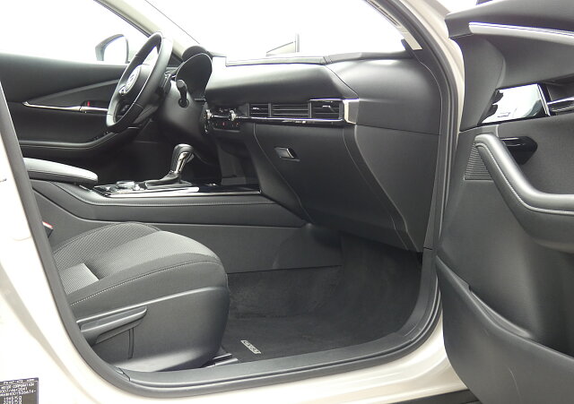 Mazda CX-30 - Kolor Platinum Quartz, zdjęcie 15