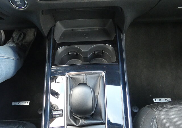 Mazda CX-30 - Kolor Snowflake White Pearl, zdjęcie 17