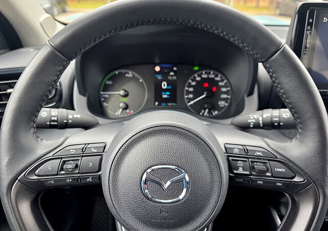 Mazda 2 Hybrid - Kolor Opera Black, zdjęcie 8