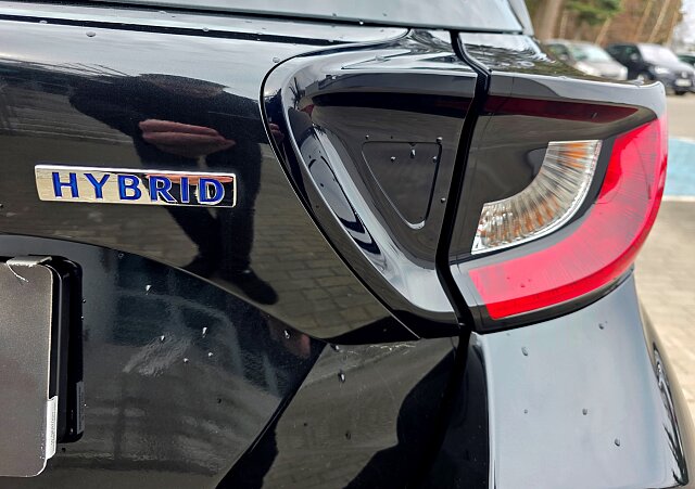 Mazda 2 Hybrid - Kolor Opera Black, zdjęcie 15