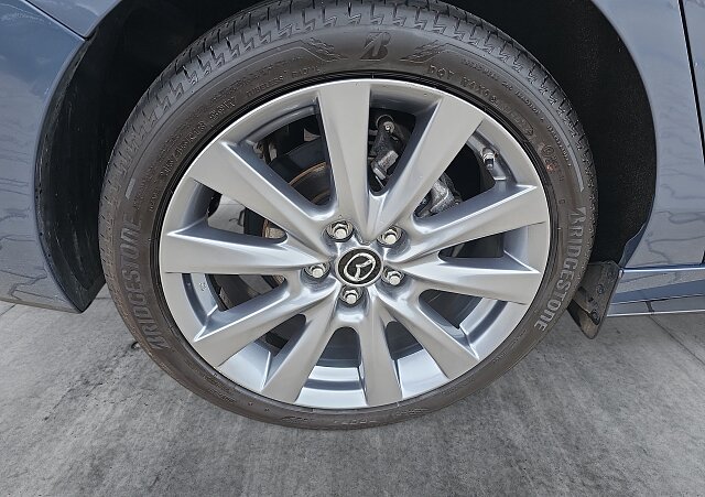 Mazda 3 - Kolor Polymetal Gray, zdjęcie 9