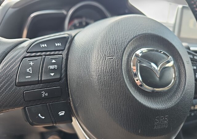 Mazda 3 - Kolor Jet Black, zdjęcie 21