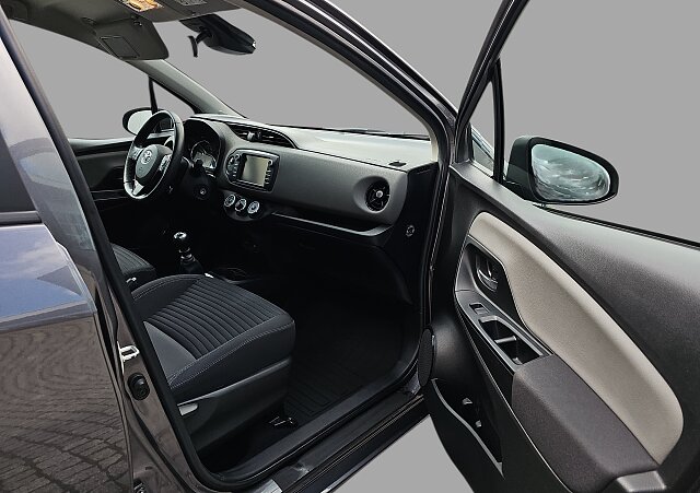 Toyota Yaris - Kolor Szary, zdjęcie 25