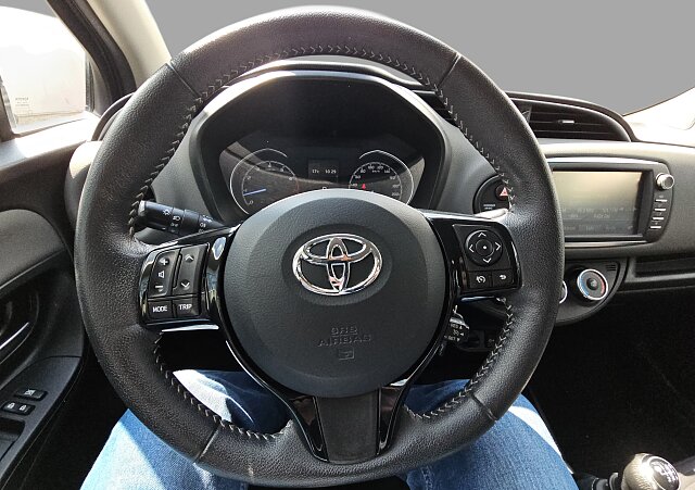 Toyota Yaris - Kolor Szary, zdjęcie 18