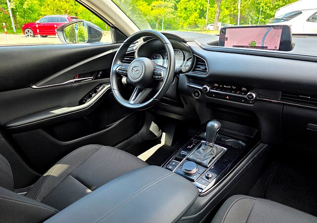 Mazda CX-30 - Kolor Jet Black, zdjęcie 15