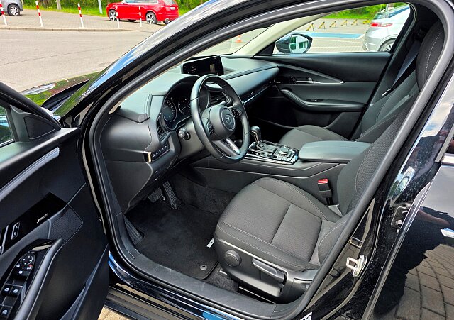 Mazda CX-30 - Kolor Jet Black, zdjęcie 4