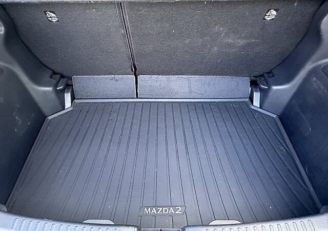Mazda 2 Hybrid - Kolor Lead Grey, zdjęcie 10