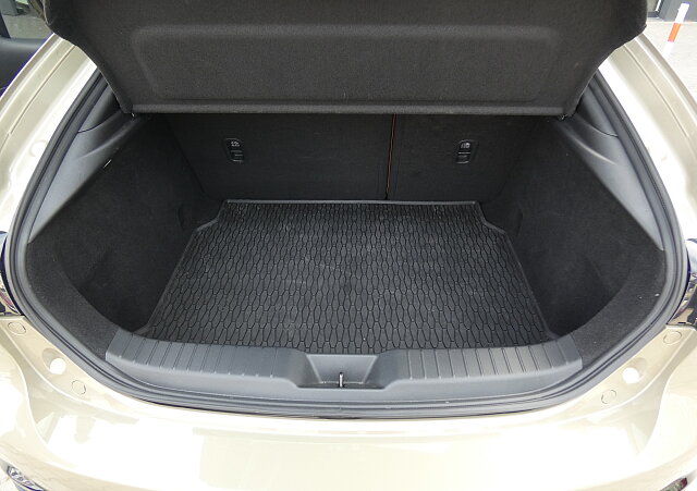 Mazda 3 - Kolor Zircon Sand Metalic, zdjęcie 11