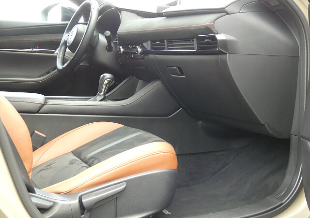 Mazda 3 - Kolor Zircon Sand Metalic, zdjęcie 17