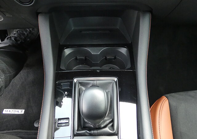 Mazda 3 - Kolor Zircon Sand Metalic, zdjęcie 18