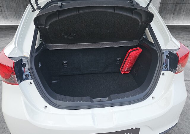 Mazda 2 - Kolor Biały, zdjęcie 12