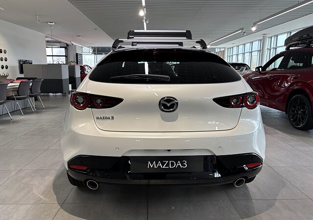 Mazda 3 - Kolor Snowflake White Pearl, zdjęcie 4