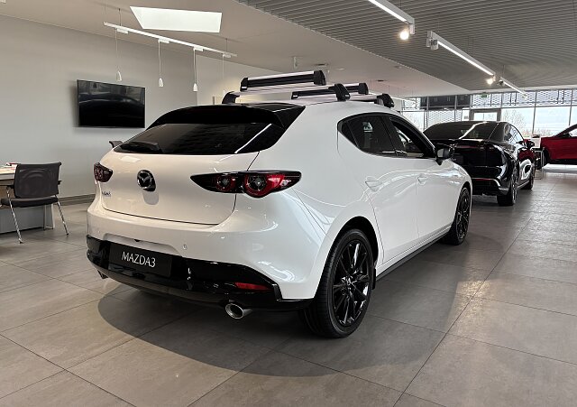Mazda 3 - Kolor Snowflake White Pearl, zdjęcie 5