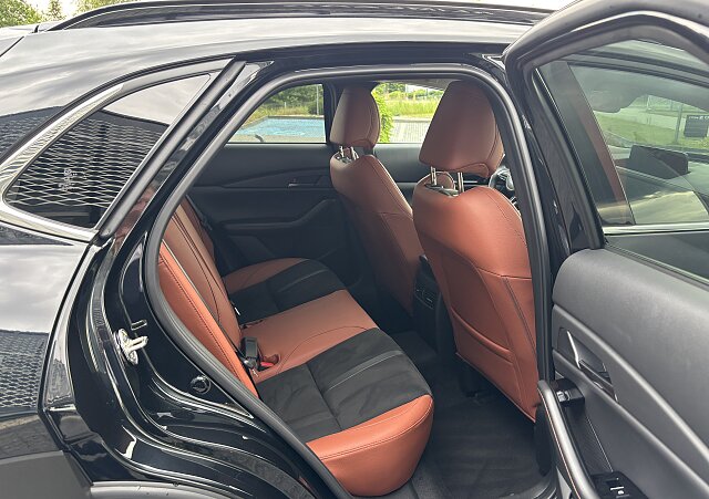 Mazda CX-30 - Kolor Jet Black, zdjęcie 17