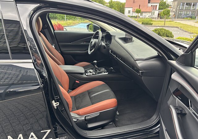 Mazda CX-30 - Kolor Jet Black, zdjęcie 18