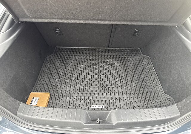 Mazda 3 - Kolor Polymetal Gray, zdjęcie 24
